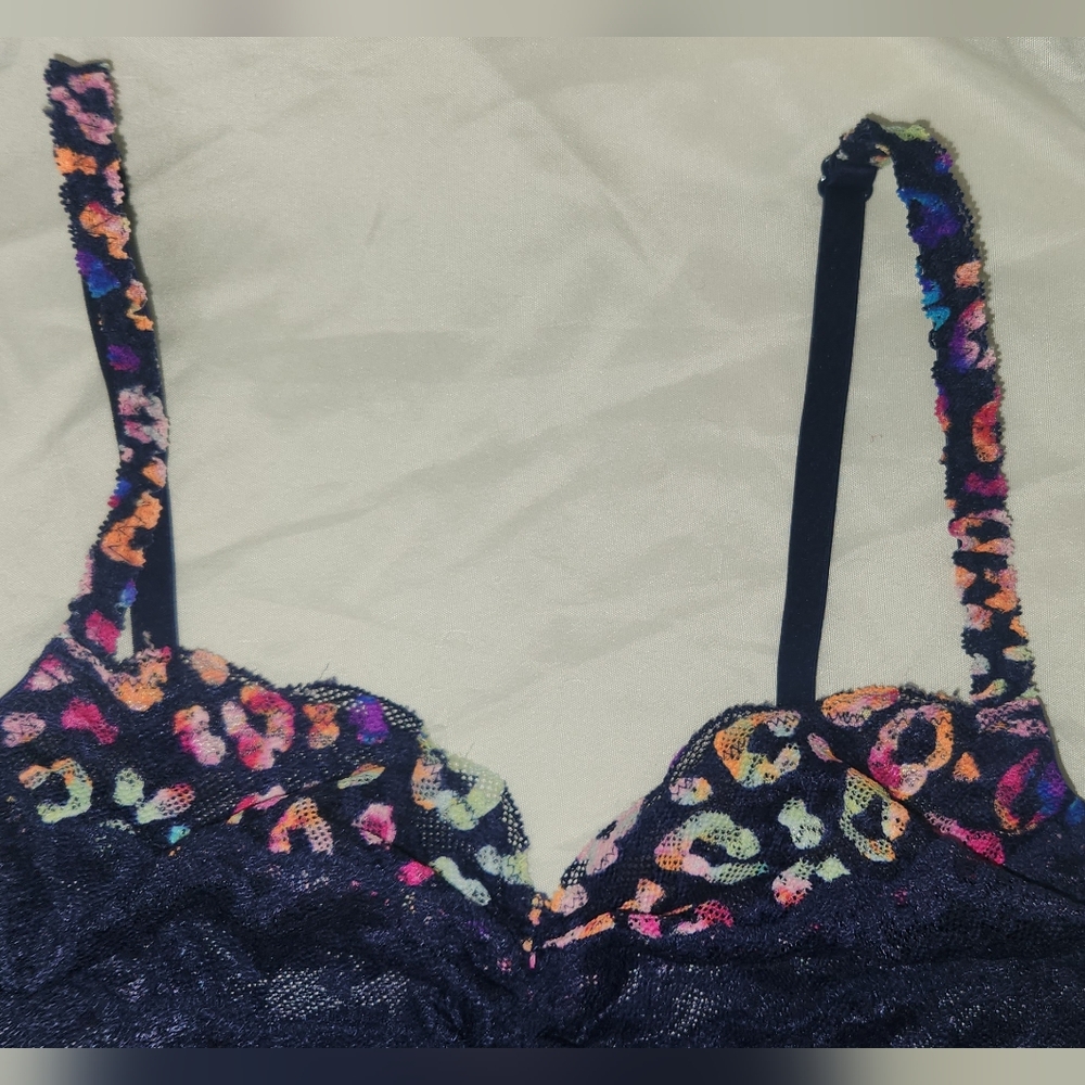 Victoria's Secret PINK Bralette. Size M - Picture 5 of 6